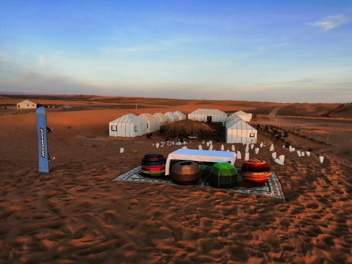 מרזאוגה Akabar Luxury Desert Camp מראה חיצוני תמונה