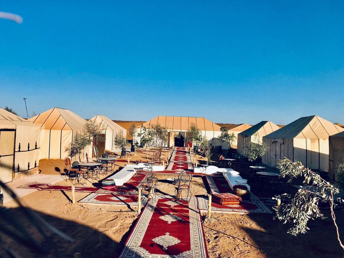 מרזאוגה Akabar Luxury Desert Camp מראה חיצוני תמונה