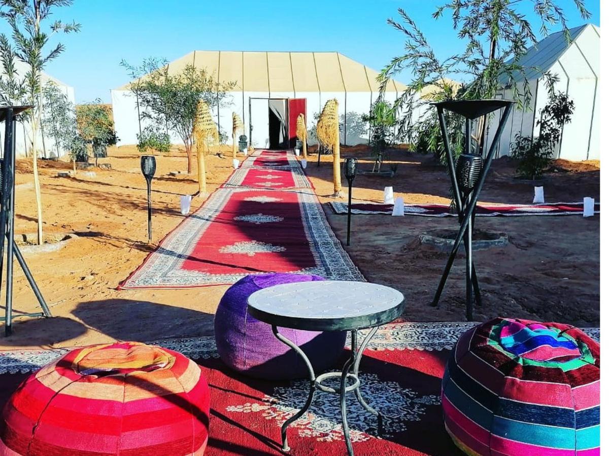 מרזאוגה Akabar Luxury Desert Camp מראה חיצוני תמונה