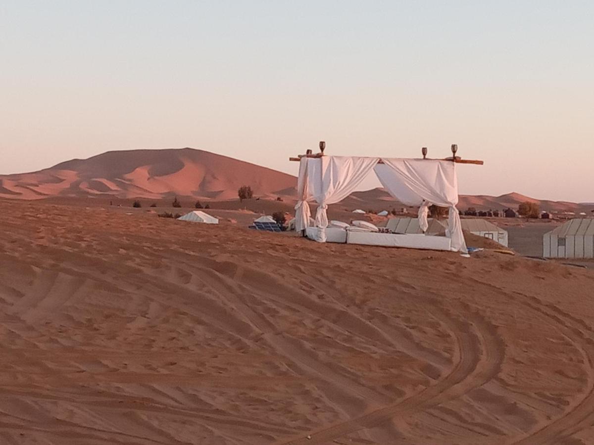 מרזאוגה Akabar Luxury Desert Camp מראה חיצוני תמונה