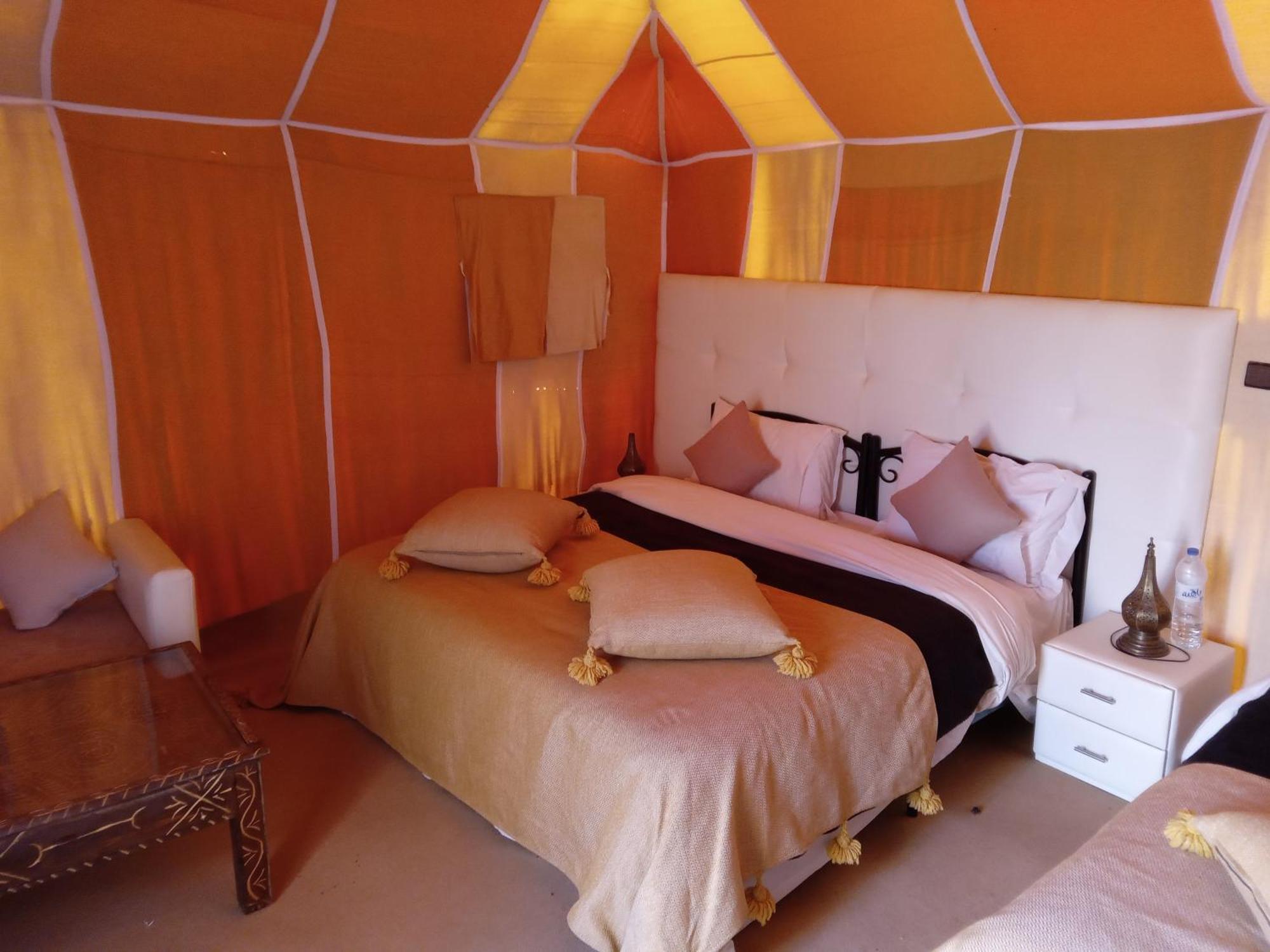 מרזאוגה Akabar Luxury Desert Camp מראה חיצוני תמונה